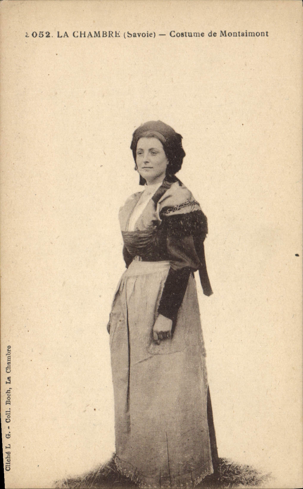 CPA Folklore La Chambre Costume de Montaimont 
