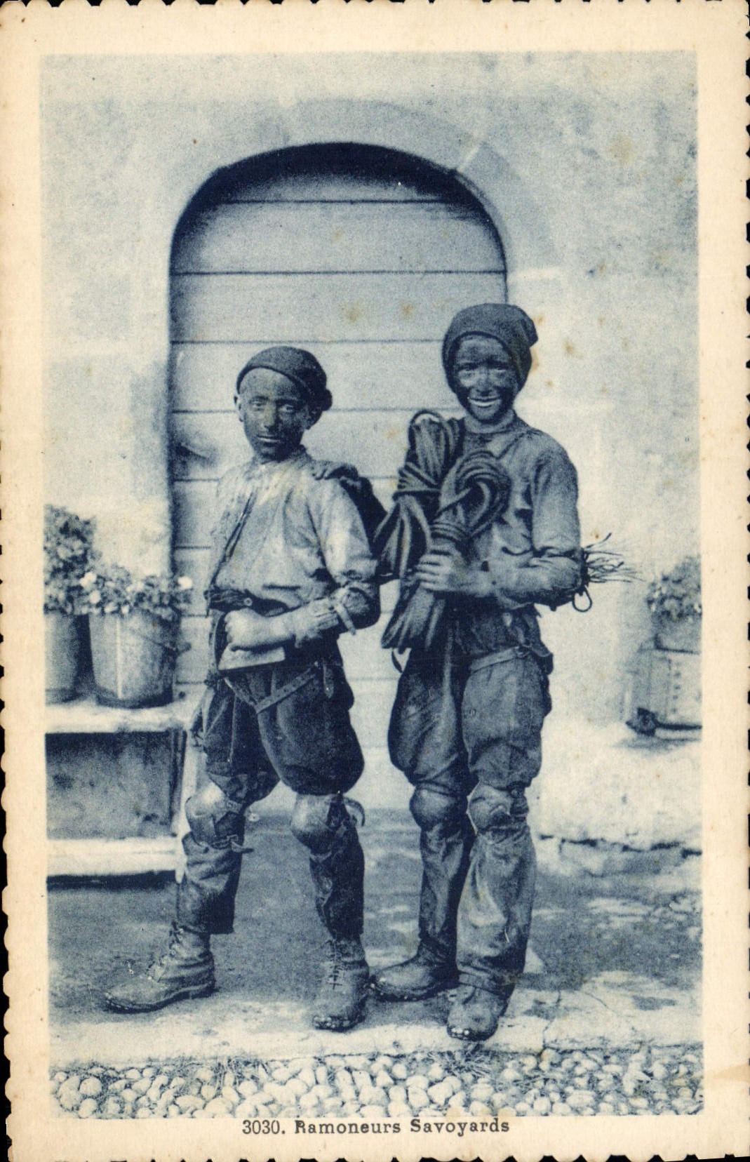 CPA Folklore Ramoneurs savoyards Savoie