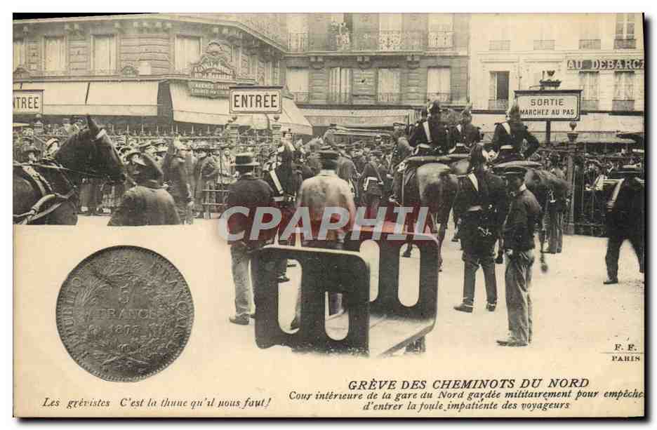 CPA Greve des cheminots du Nord Train Cour interieure de la gare du Nord TOP