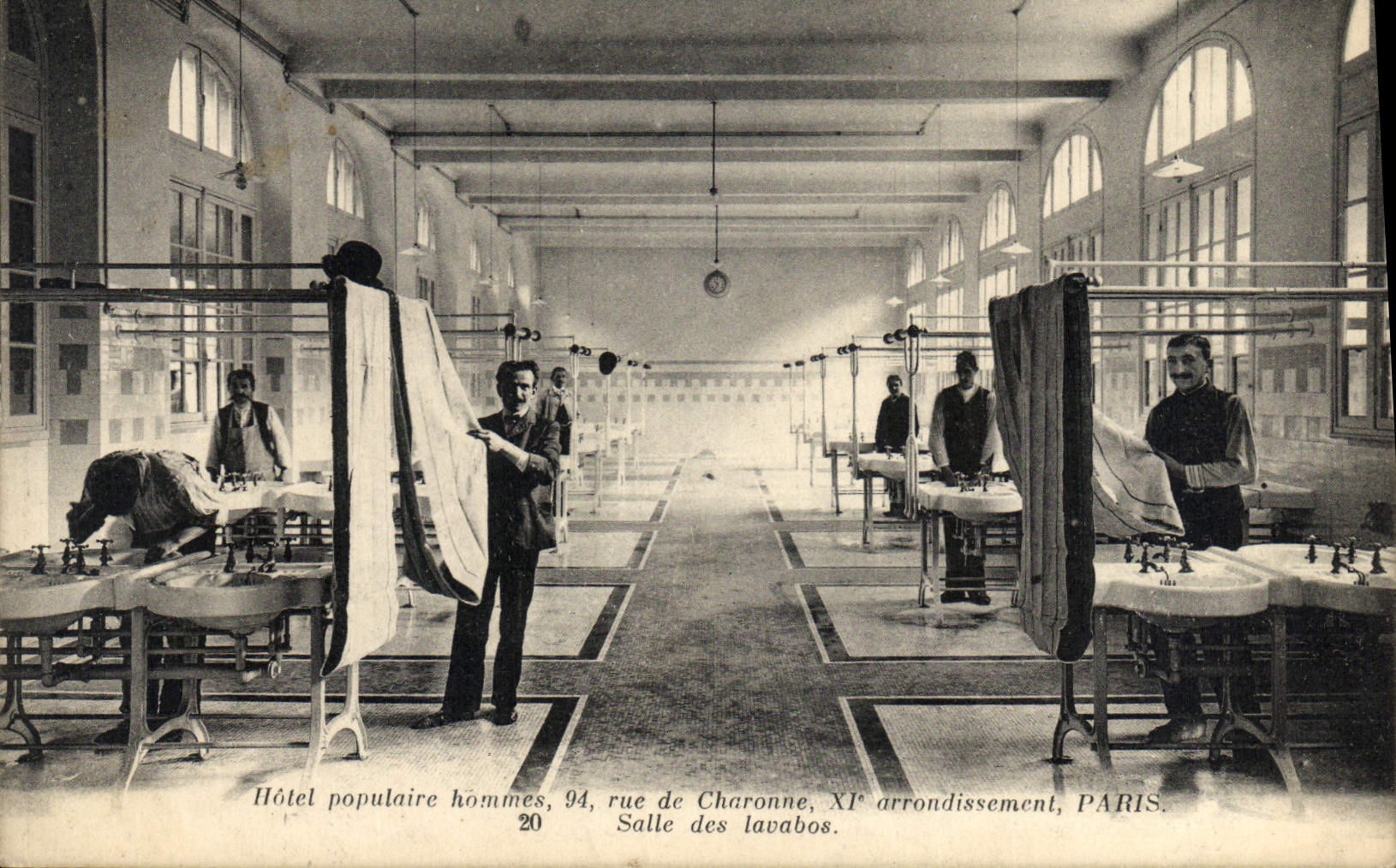 Hotel popular para hombres, 94, rue de Charonne, XIe arrondissement, París — Sala de lavabos — editor desconocido, n° 20