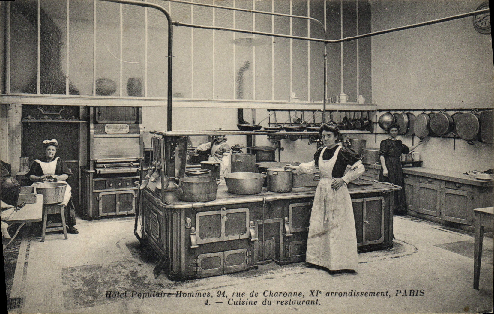Hôtel Populaire Hommes, 94 rue de Charonne, XIe arrondissement — Restaurantküche — Verleger nicht identifiziert
