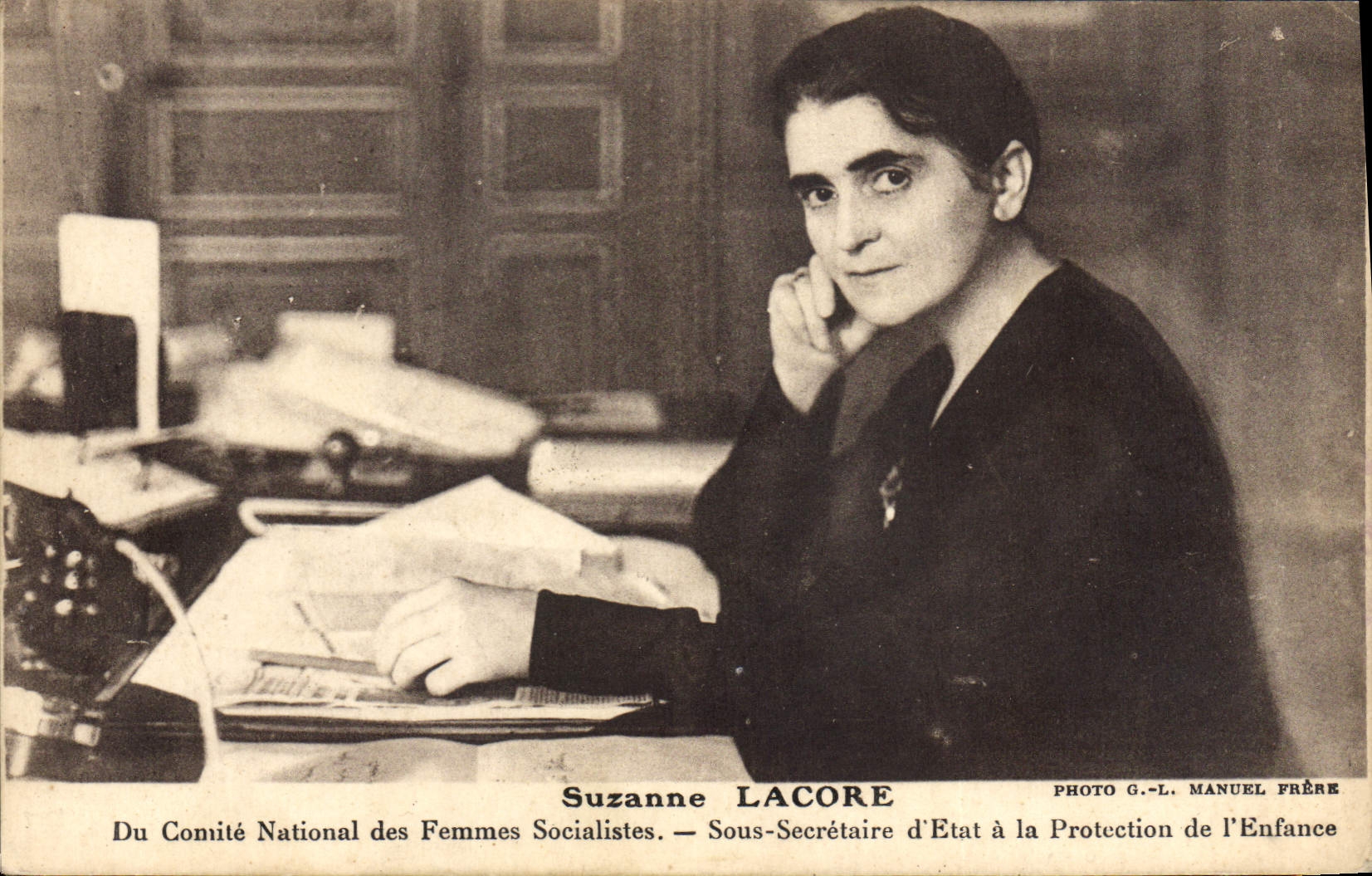 Suzanne Lacore — Sous-Secrétaire d'État à la Protection de l'Enfance — Comité National des Femmes Socialistes — Photo G.-L. Manuel Frère