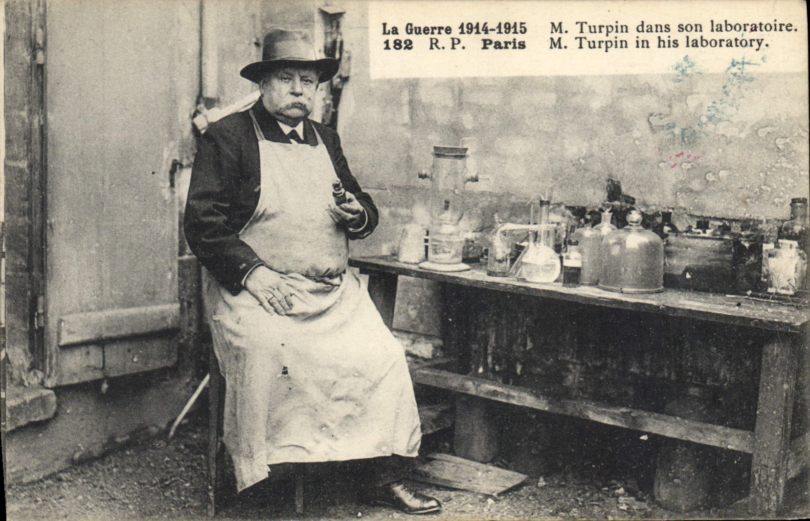 M. Turpin in zijn laboratorium — De Oorlog 1914-1915 — R.P. Paris n°182