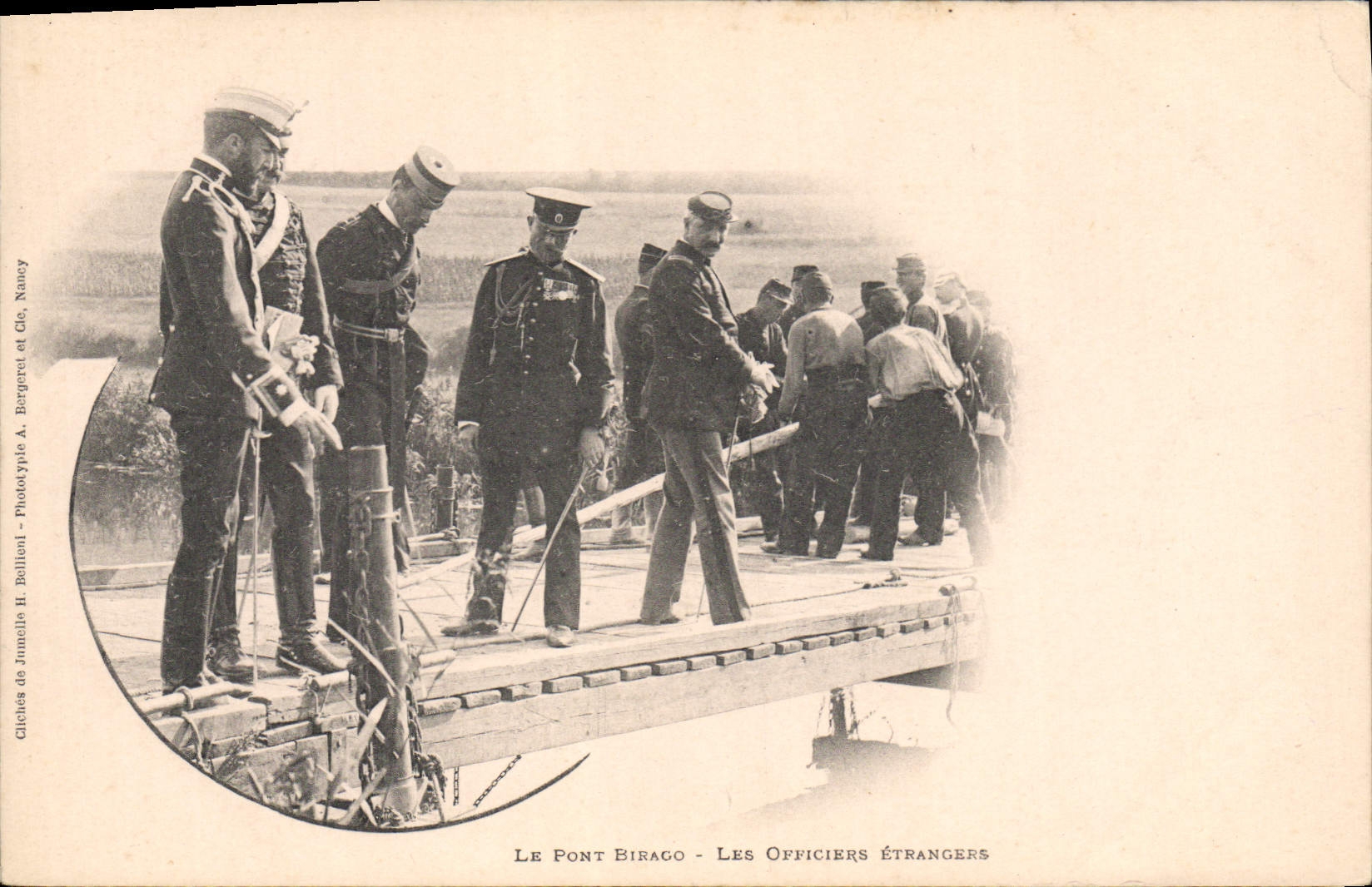 Le Pont Birago - Les Officiers Étrangers — Phototypie A. Berguret et Cie, Nancy