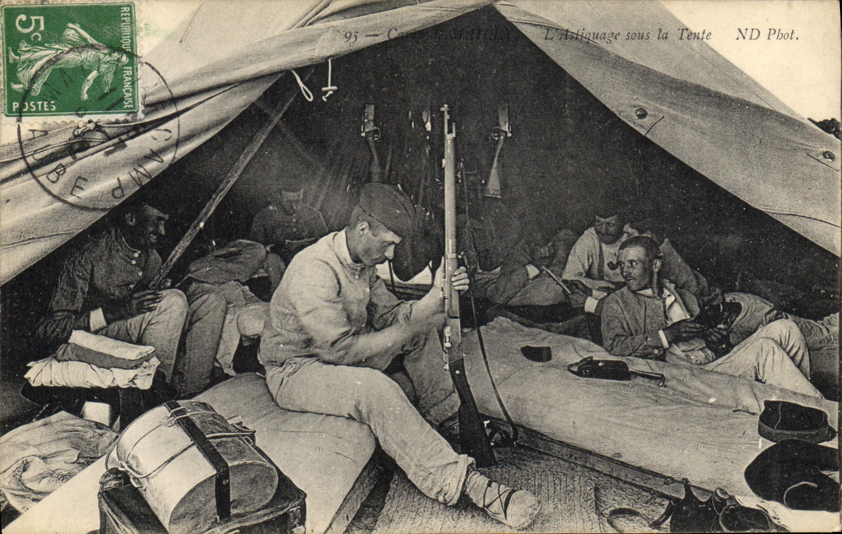 Camp de Militia — L'Asiliquage sous la Tente — ND Pbot.