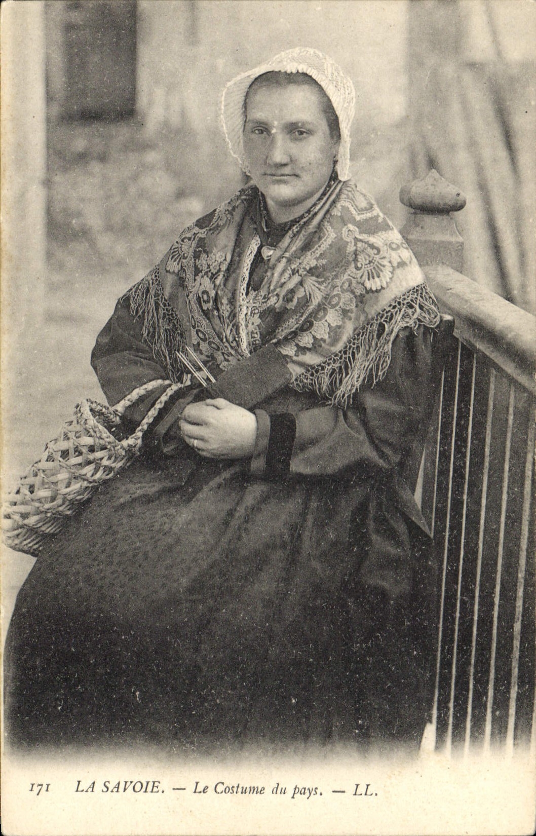 CPA Folklore Savoie Le costume du pays