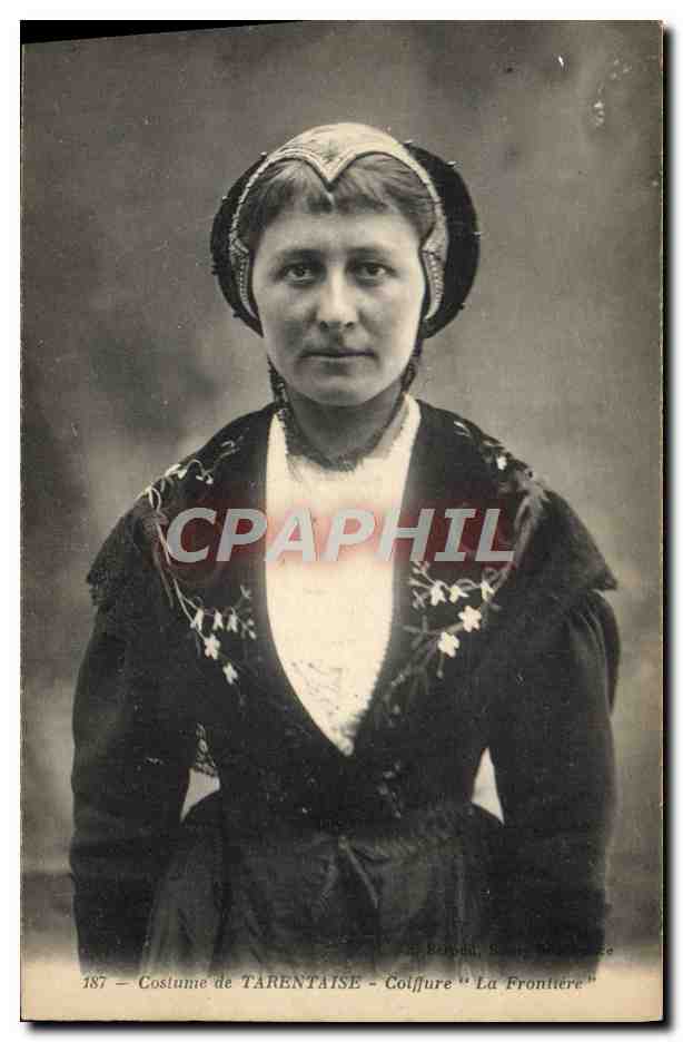CPA Folklore Costumes de Tarentaise Coiffure La Frontiere 
