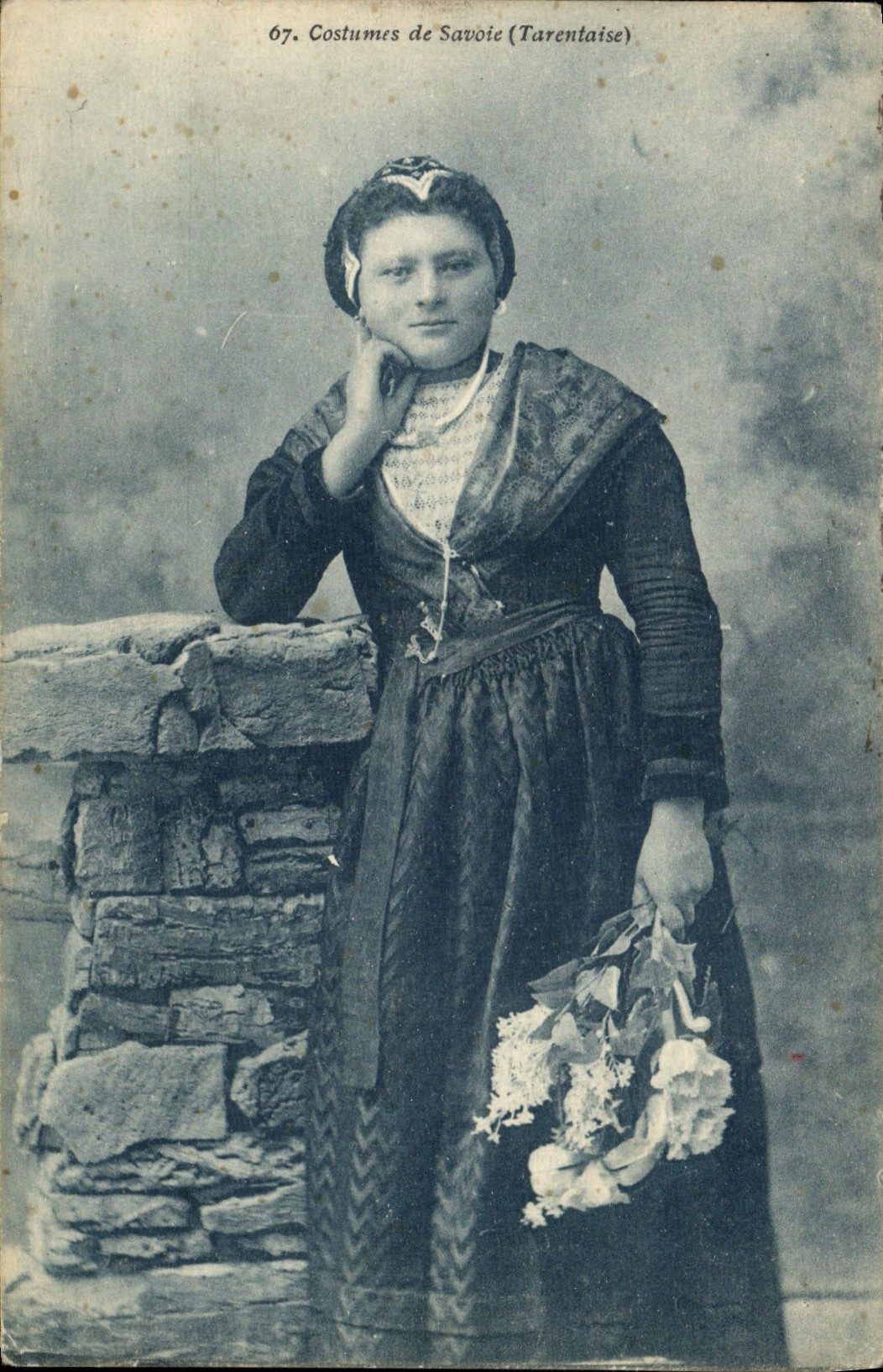 CPA Folklore Costumes de Savoie Tarentaise 