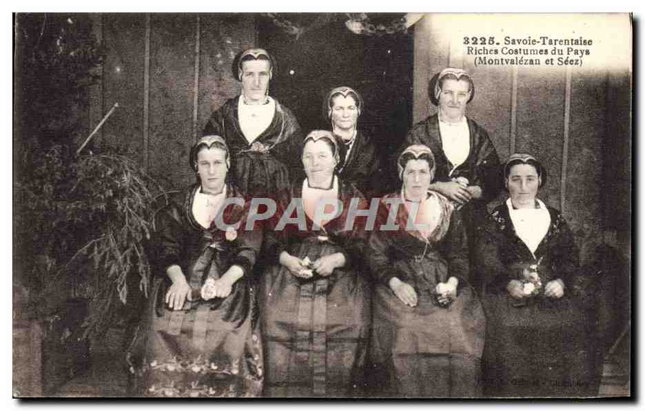 CPA Folklore Savoie Tarentaise Riches costumes du pays Montvalezan et Seez