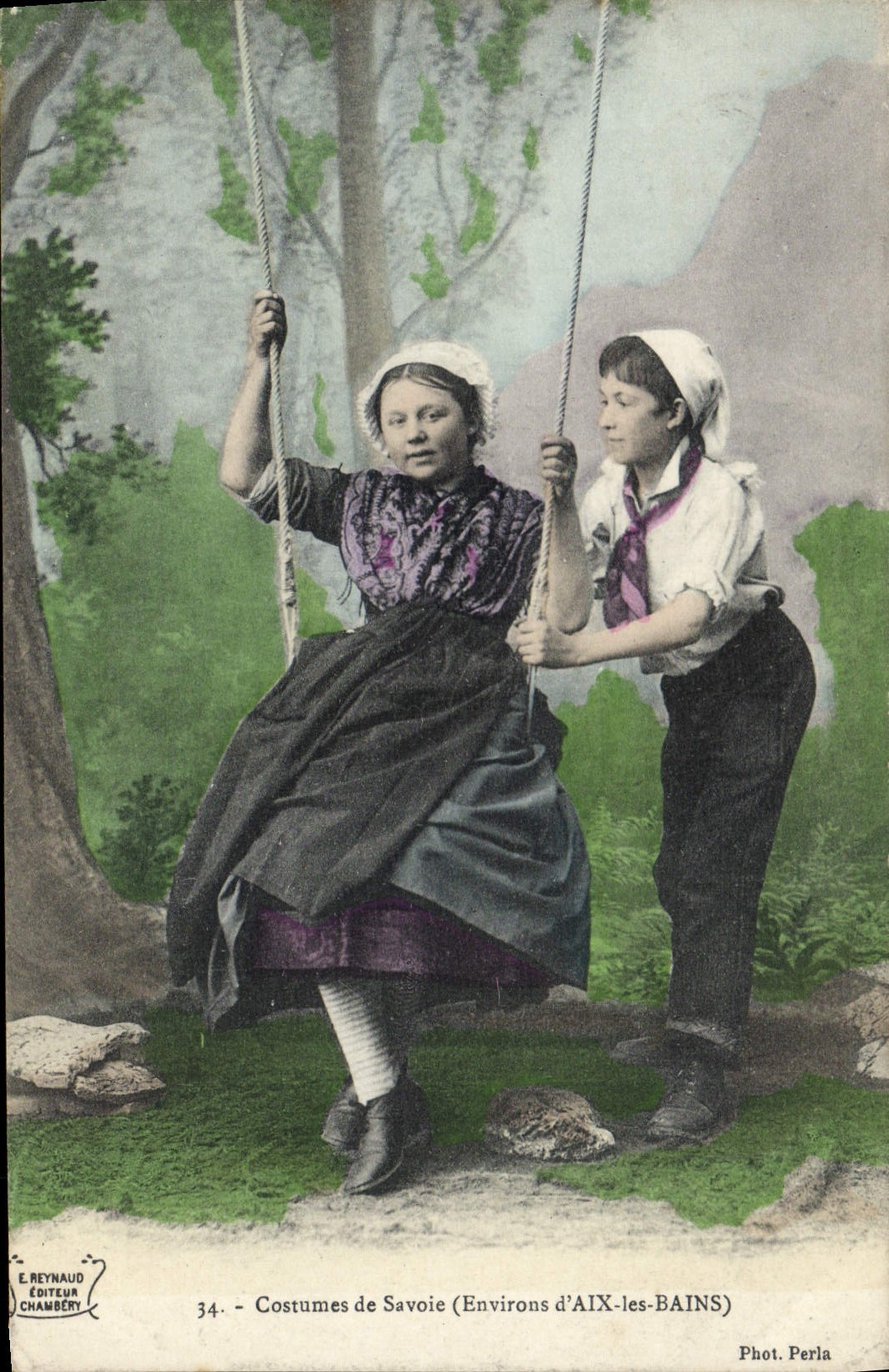 CPA Folklore Costumes de Savoie Environs d'Aix les Bains Enfants