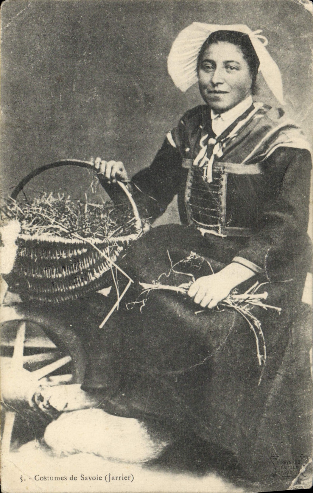 CPA Folklore Costume de Savoie Jarrier