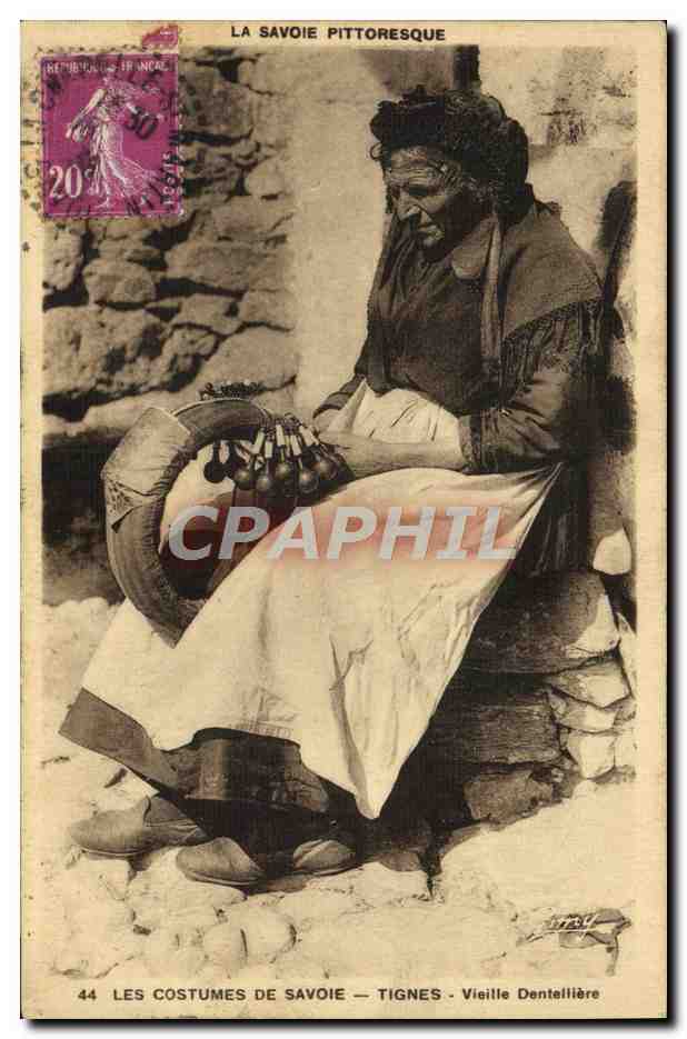 CPA Folklore Savoie Tignes Vieille dentelliere 