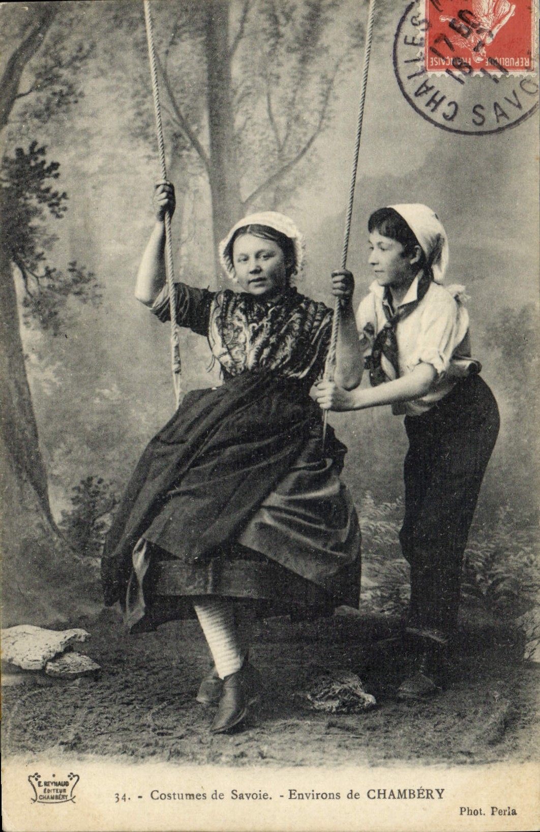CPA Folklore Costumes de Savoie Environs de Chambery 