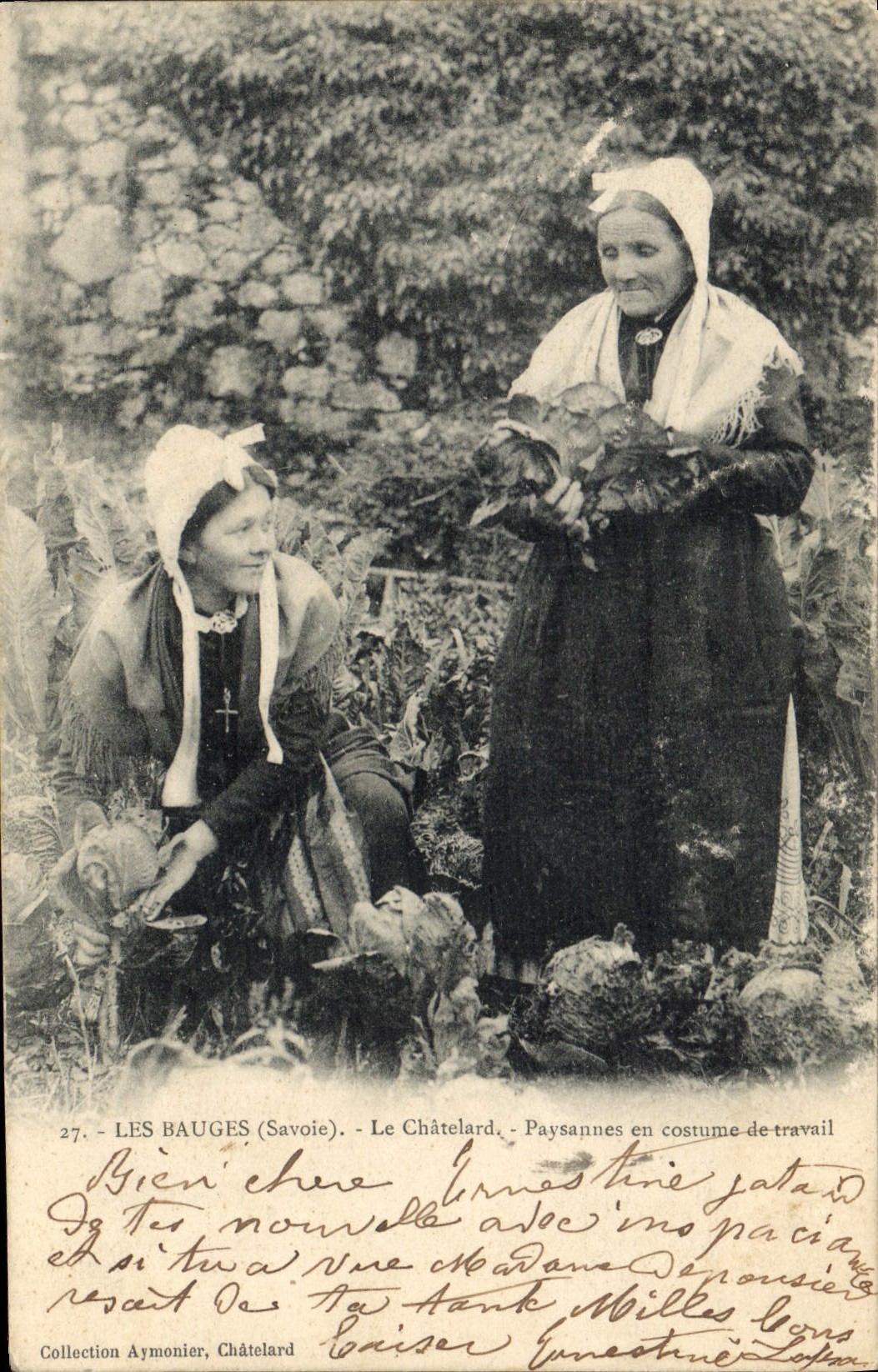 CPA Folklore Les Bauges Le Chatelard Paysannes en costume de travail