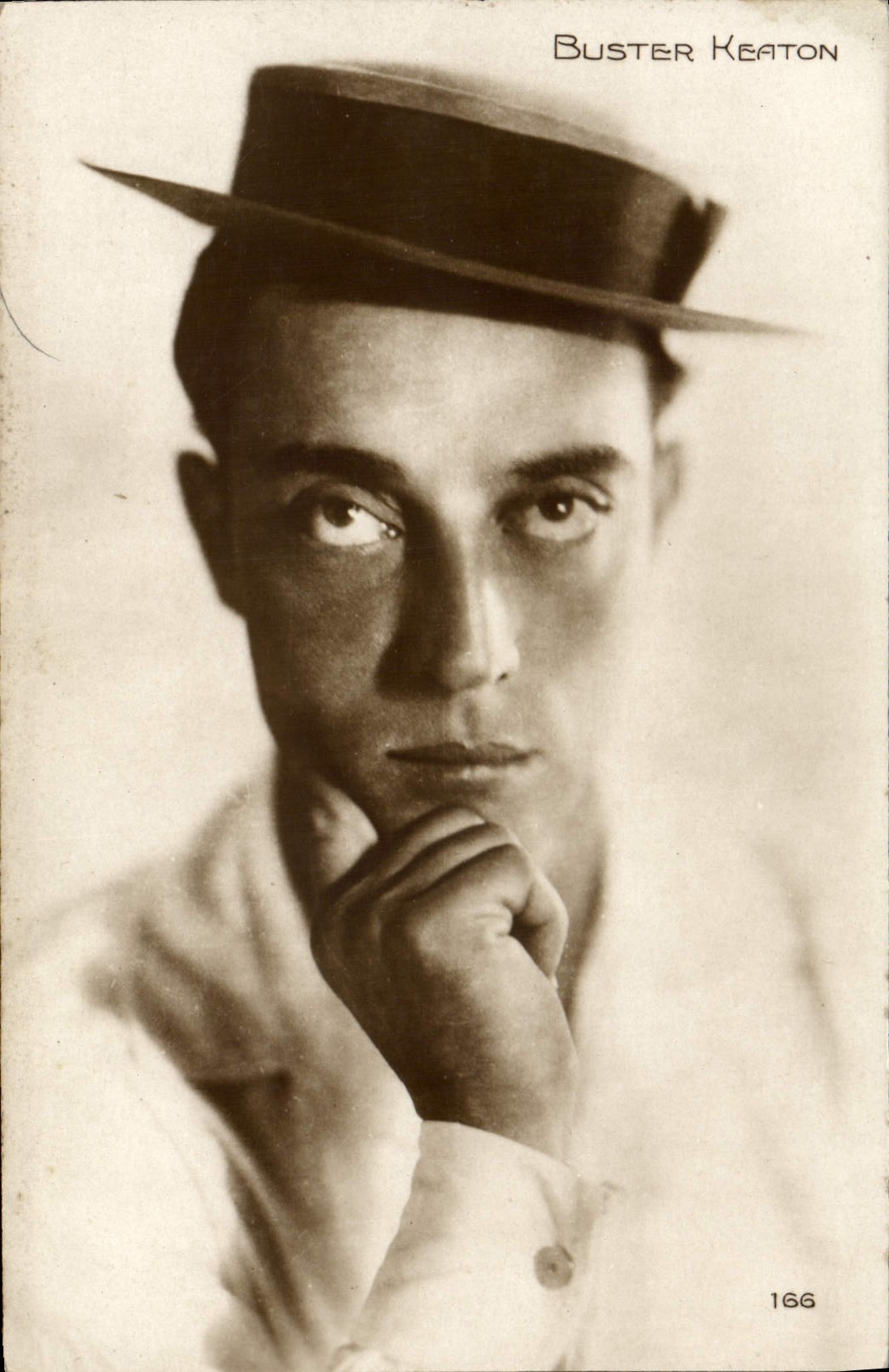 Buster Keaton — portrait en noir et blanc — Cinémagazine, n° 166