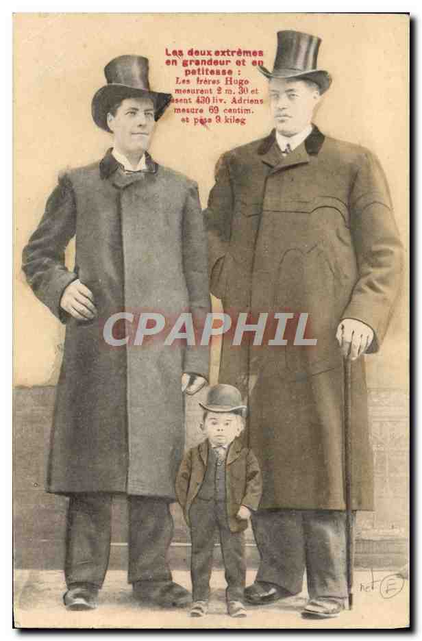 CPA Foklore Geant Freres Hugo Adriens Nain