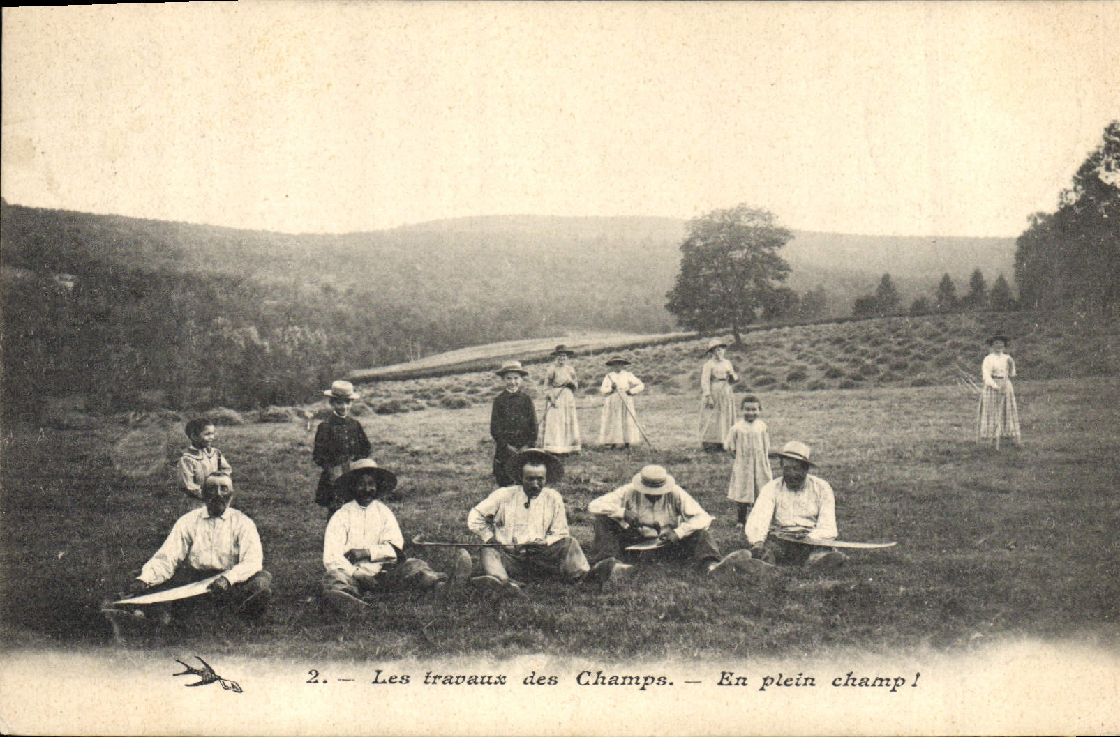 CPA Folklore En plein champ 