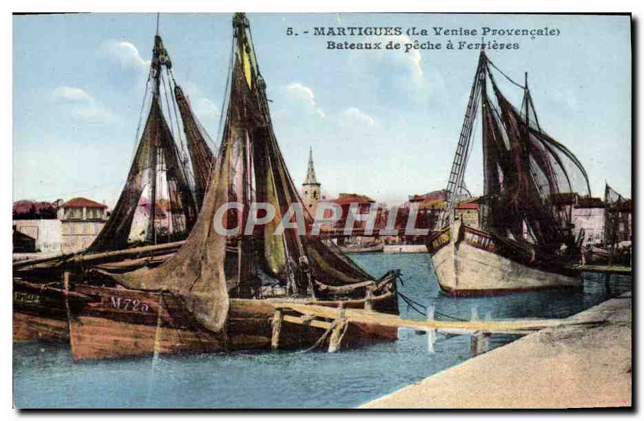 Martigues (La Venise Provençale) — Bateaux de pêche à Ferrières — Édition Artusque A. Tardy, 40, Quai du Port, Marseille