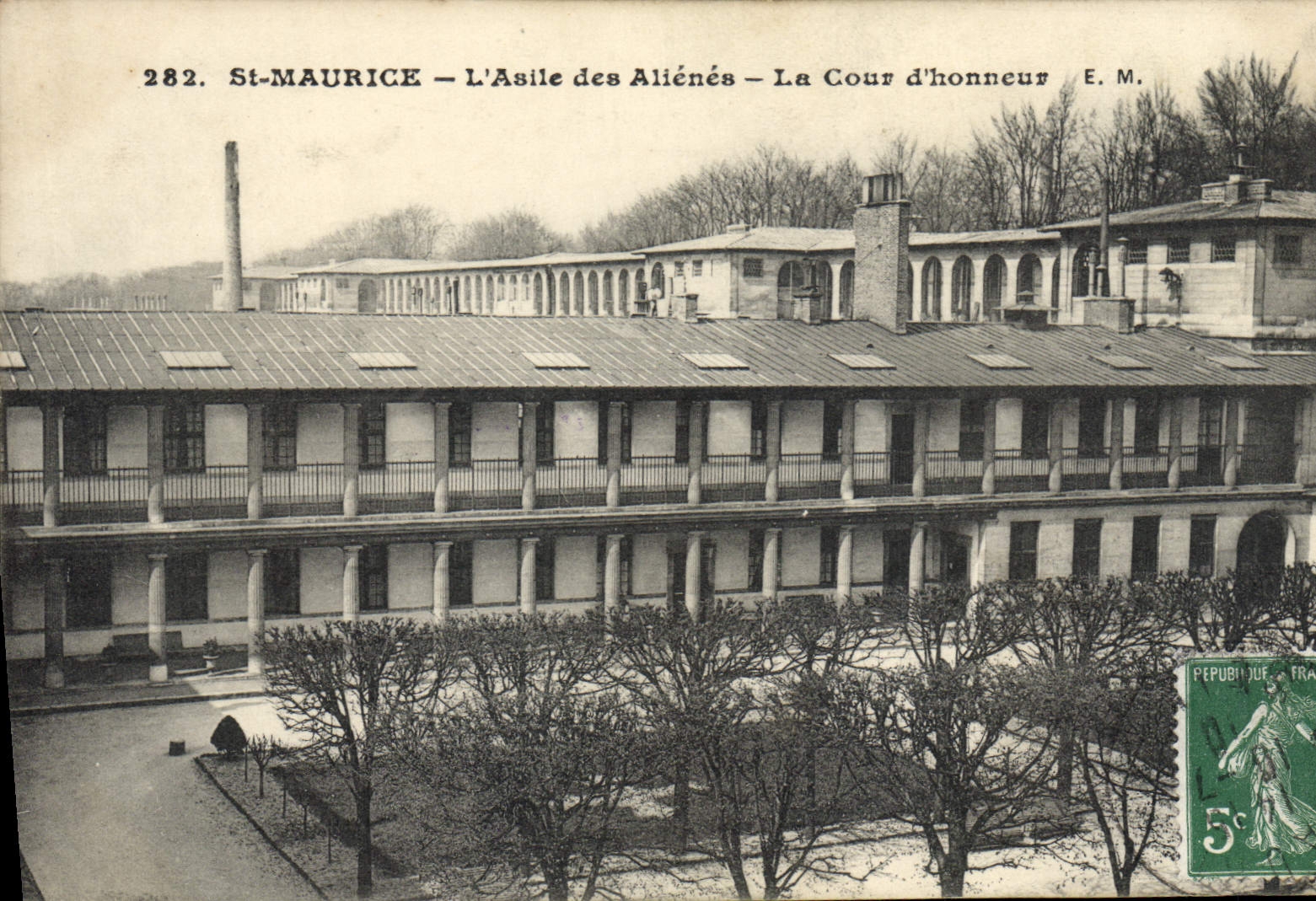 CPA Enfants St Maurice L'asile des alienes La cour d'honneur 