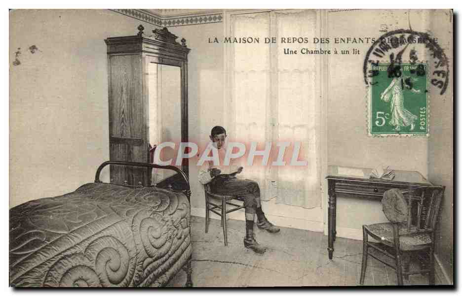 La Casa de Reposo de los Niños de Chagny — Una Habitación con una Cama — editor no visible