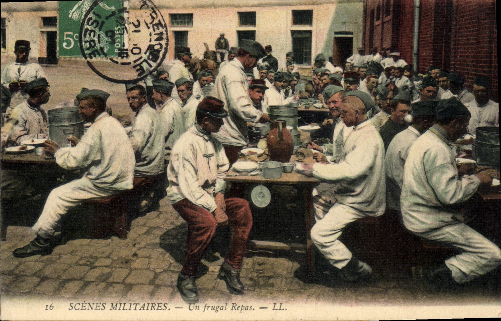 CPA Militaria Un frugal repas 