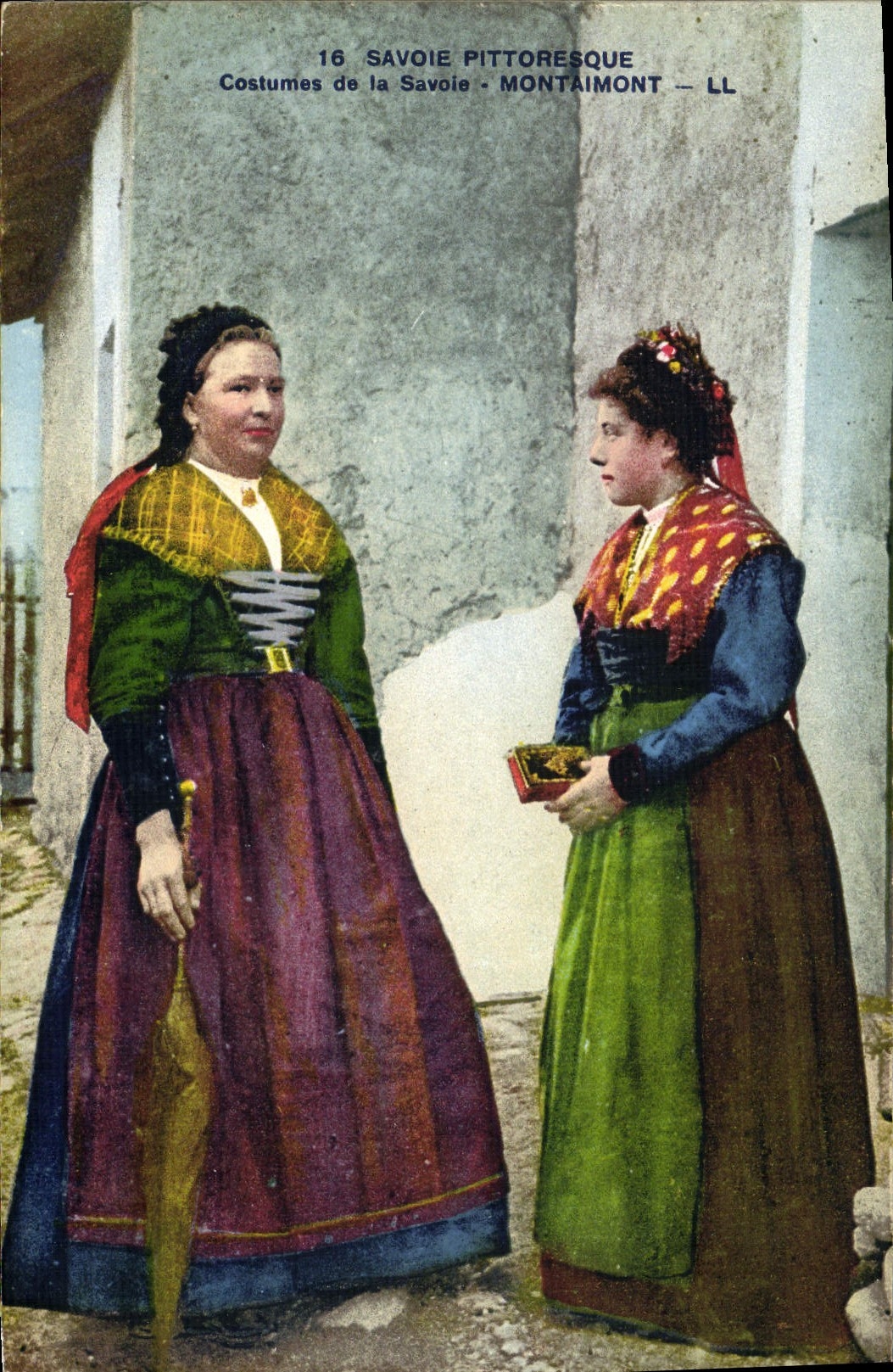 CPA Folklore Savoie Costumes Montaimont