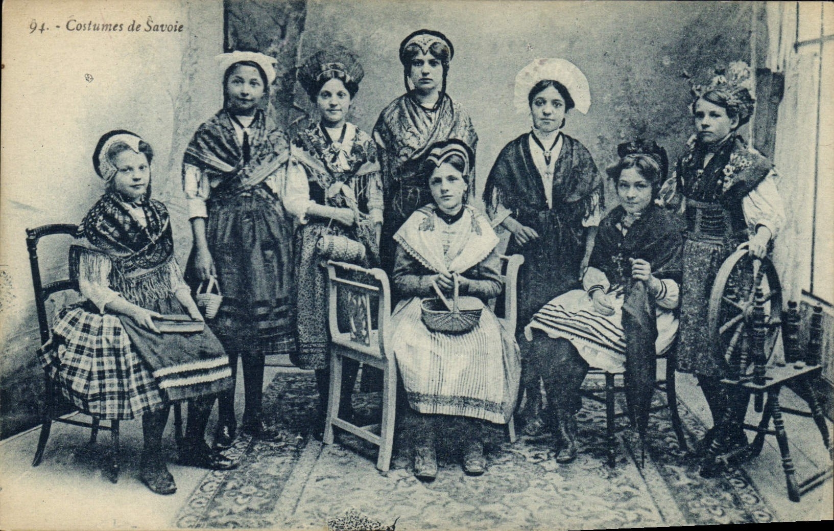 CPA Folklore Costumes de Savoie 