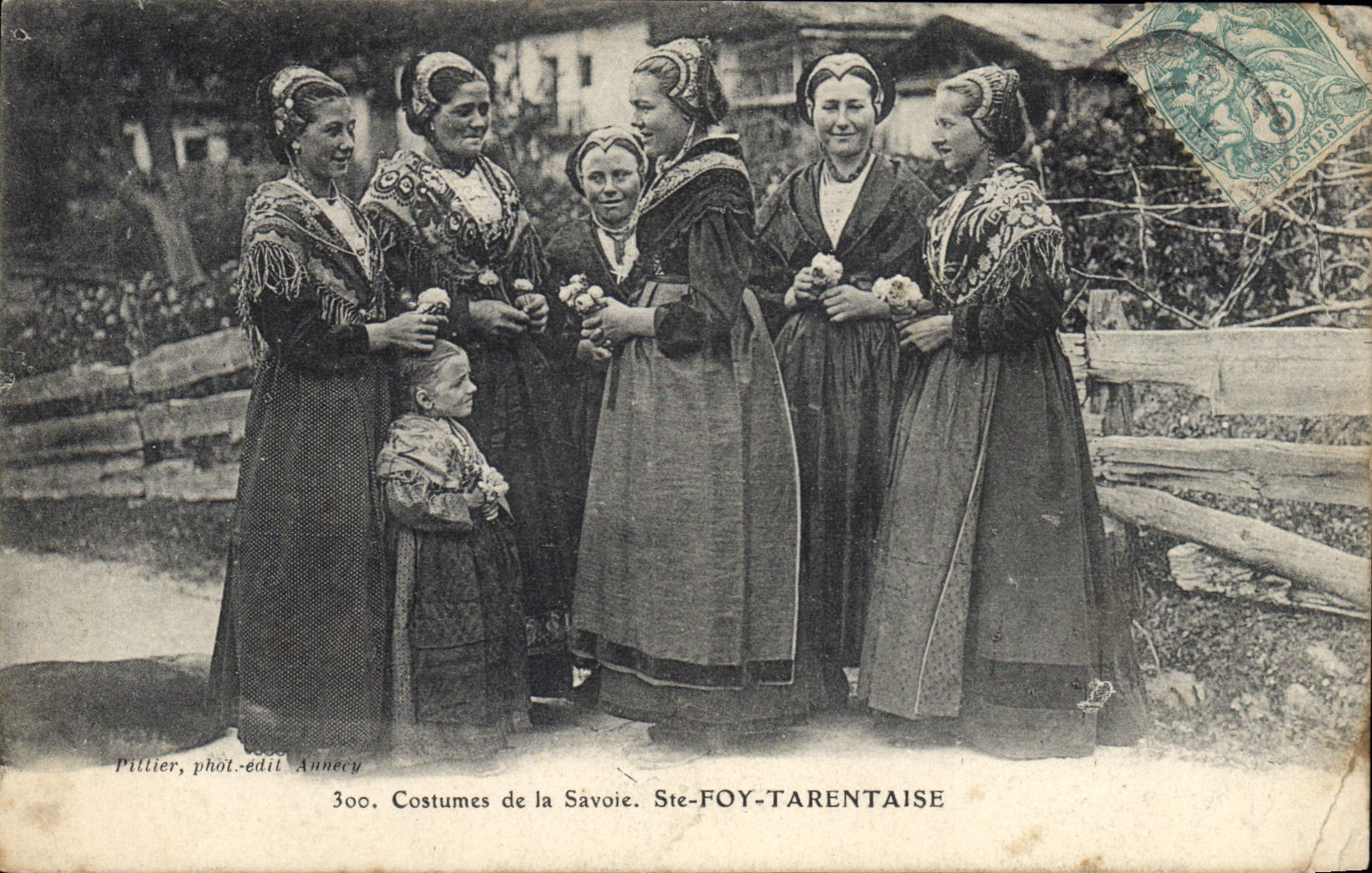 CPA Folklore Costumes de Savoie Ste Foy Tarentaise 