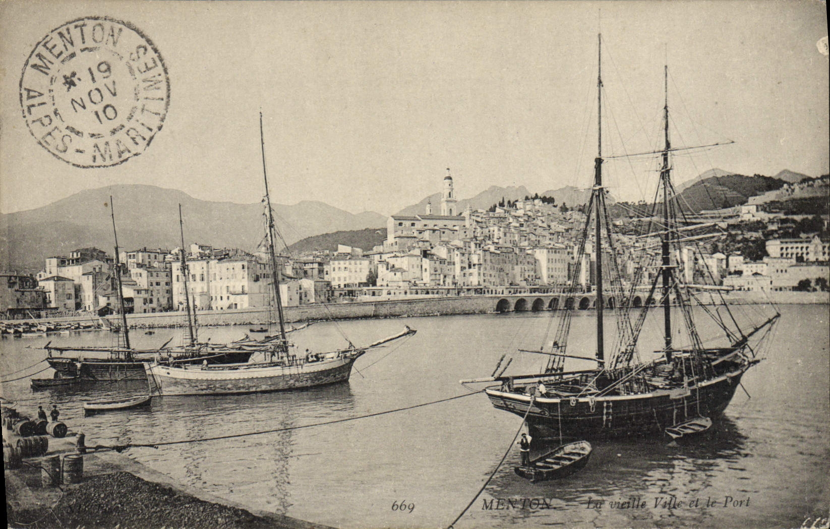 Menton — La vieille Ville et le Port — Éditeur Alpes-Maritimes, n° 669