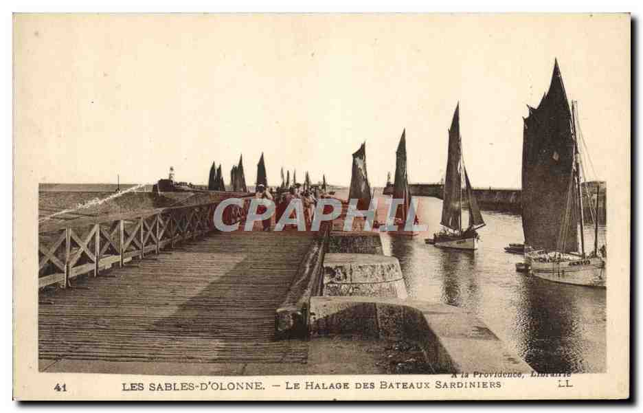 Les Sables-d'Olonne — Le Halage des Bateaux Sardiniens — A la Providence, Librairie LL