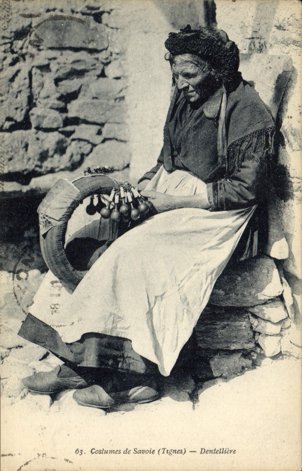 CPA Folklore Savoie Tignes Dentelliere 