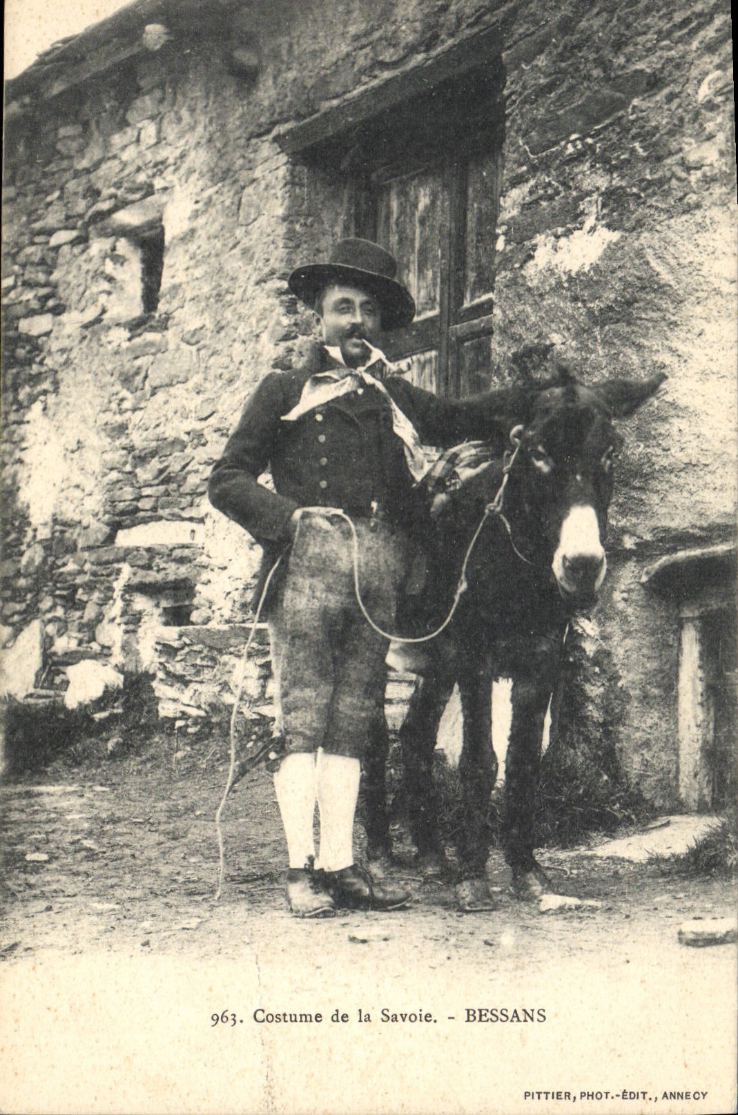 CPA Folklore Savoie Bessans Ane Mule 