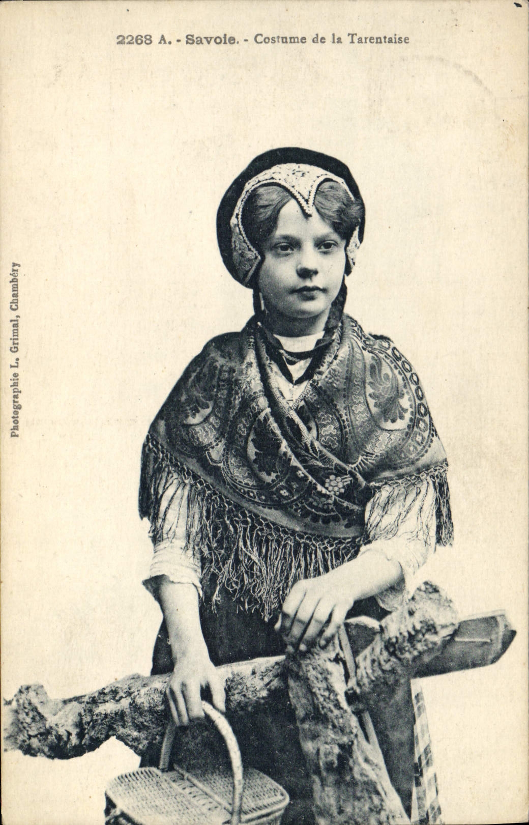 CPA Folklore Savoie Costume de la Tarentaise