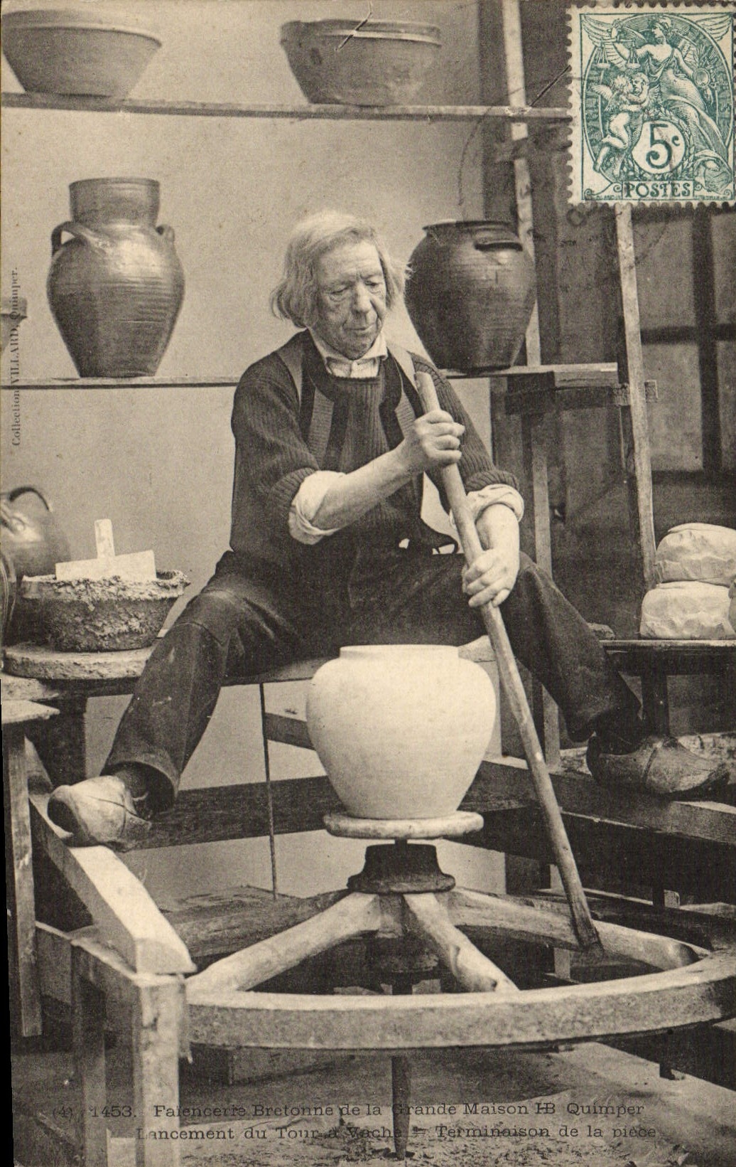 Potier breton à la roue — Atelier de la Grande Maison à Quimper — Éditeur Villa Aith Quimper, n° 1453