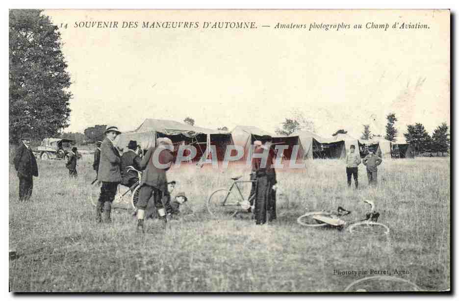 CPA Souvenir des Manoeuvres d'automne Amateurs photographes au champ d'aviation Militaria