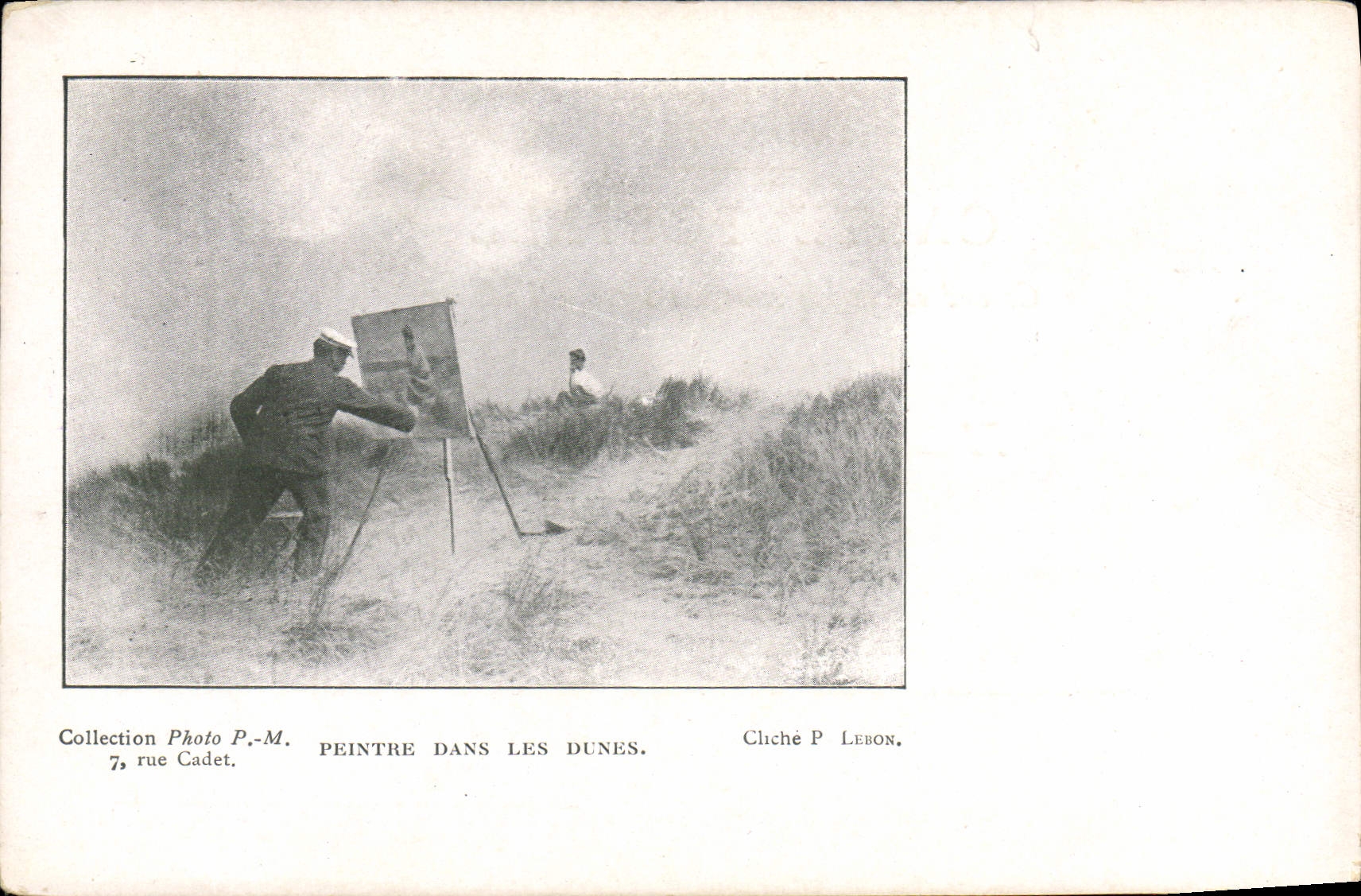 CPA Collection du Photo Rue Cadet Paris Peintre dans els dunes 