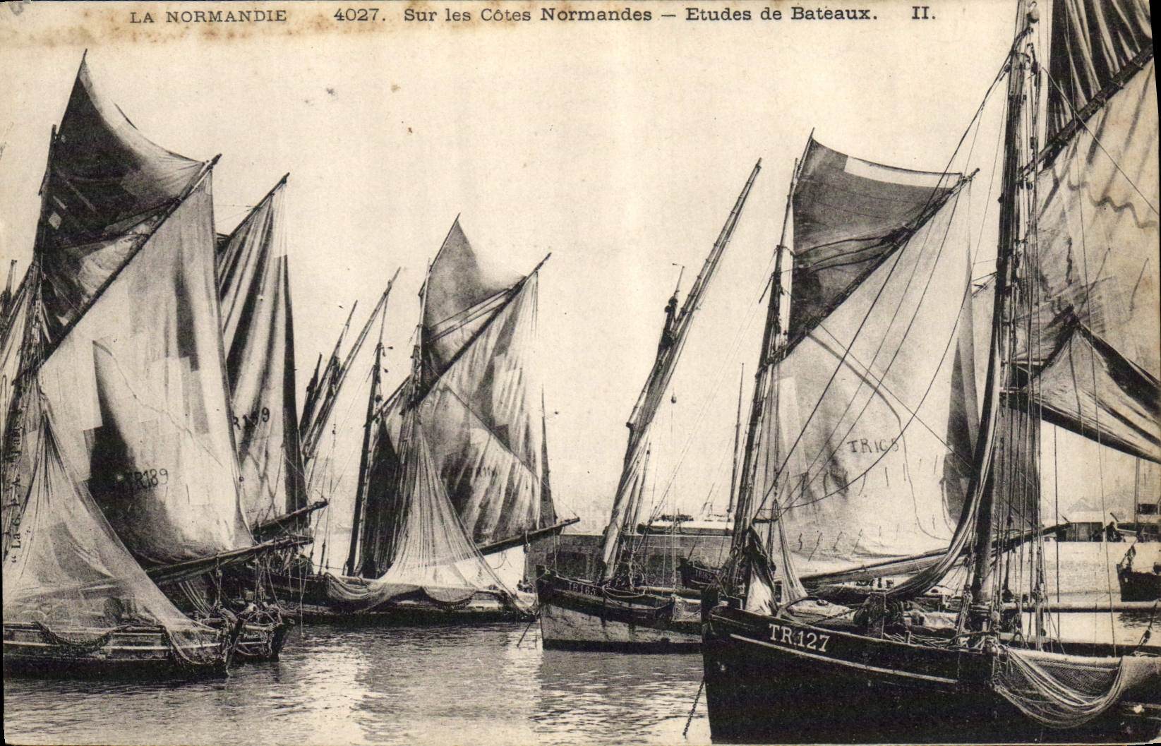 Sur les Côtes Normandes — Etudes de Bateaux. II. — LA NORMANDIE 4027