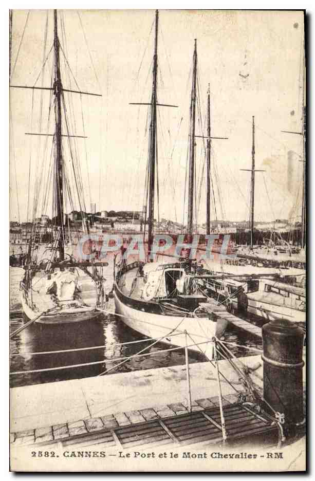 CPA Bateau Peche Cannes Le port et le Mont Chevalier