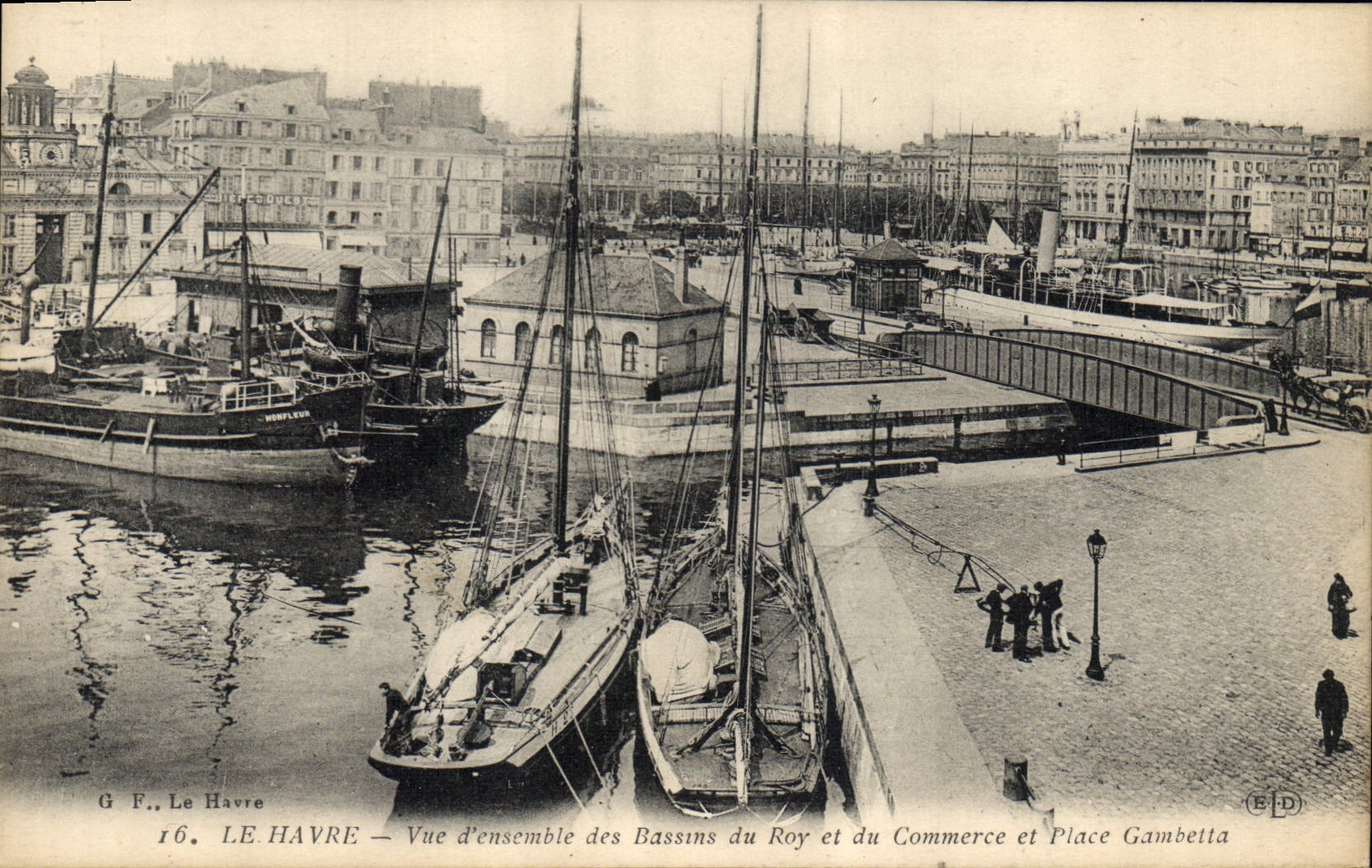 Le Havre — Vue d'ensemble des Bassins du Roy et du Commerce et Place Gambetta — G. F. Le Havre, n°16