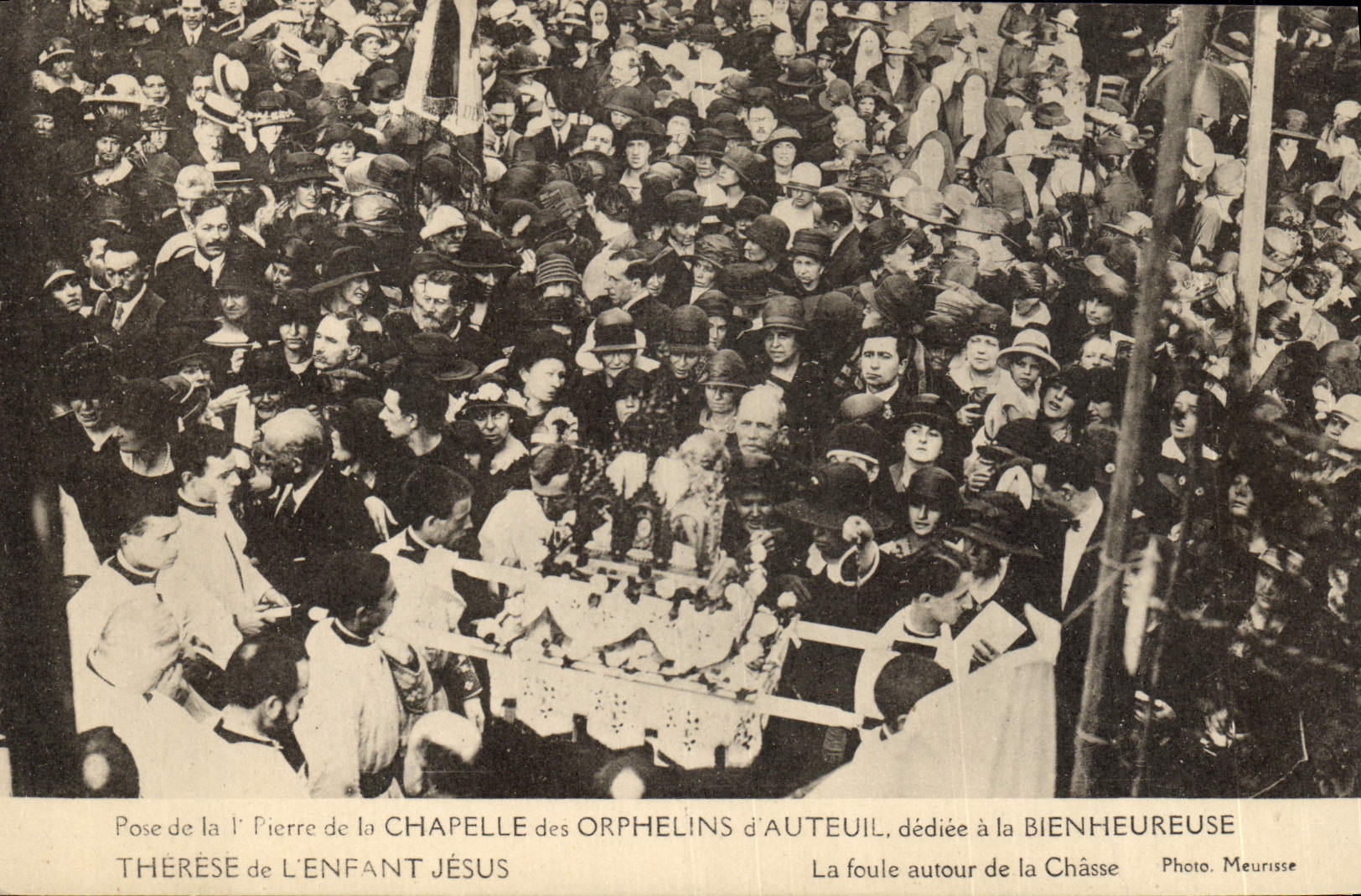 Pose de la Pierre de la Chapelle des Orphelins d'Auteuil — dédiée à la Bienheureuse Thérèse de l'Enfant Jésus — Photo Meurisse