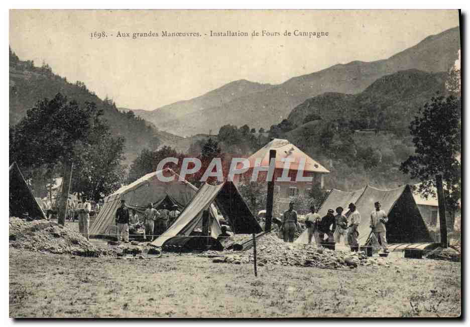 CPA Militaria Aux grandes manoeuvres Installation de fours de campagne 