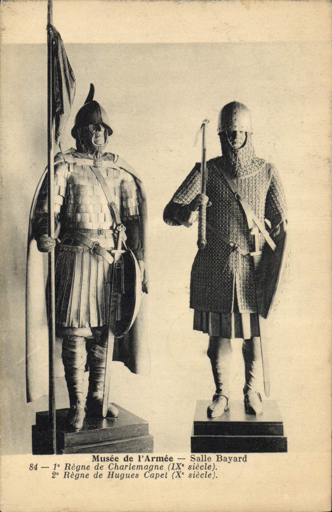 CPA Militaria Paris Musee de l'armee Salle Bayard Regne de Charlemagne Hugues Capet