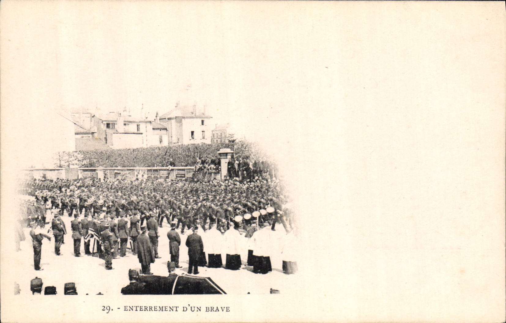 CPA Militaria Enterrement d'un brave 