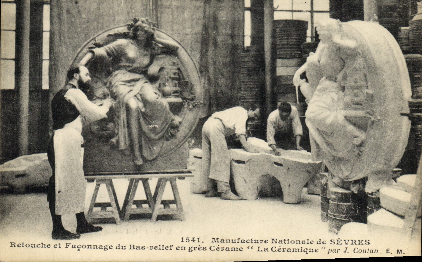 Retouche et Façonnage du Bas-relief en grès Cérame "La Céramique" — Manufacture Nationale de SÈVRES — J. Coutan — n° 1541