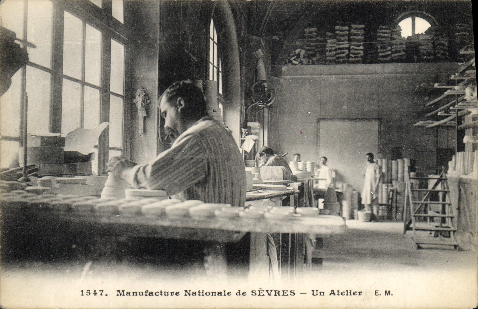 Manufacture Nationale de SÈVRES — Un Atelier — E.M.