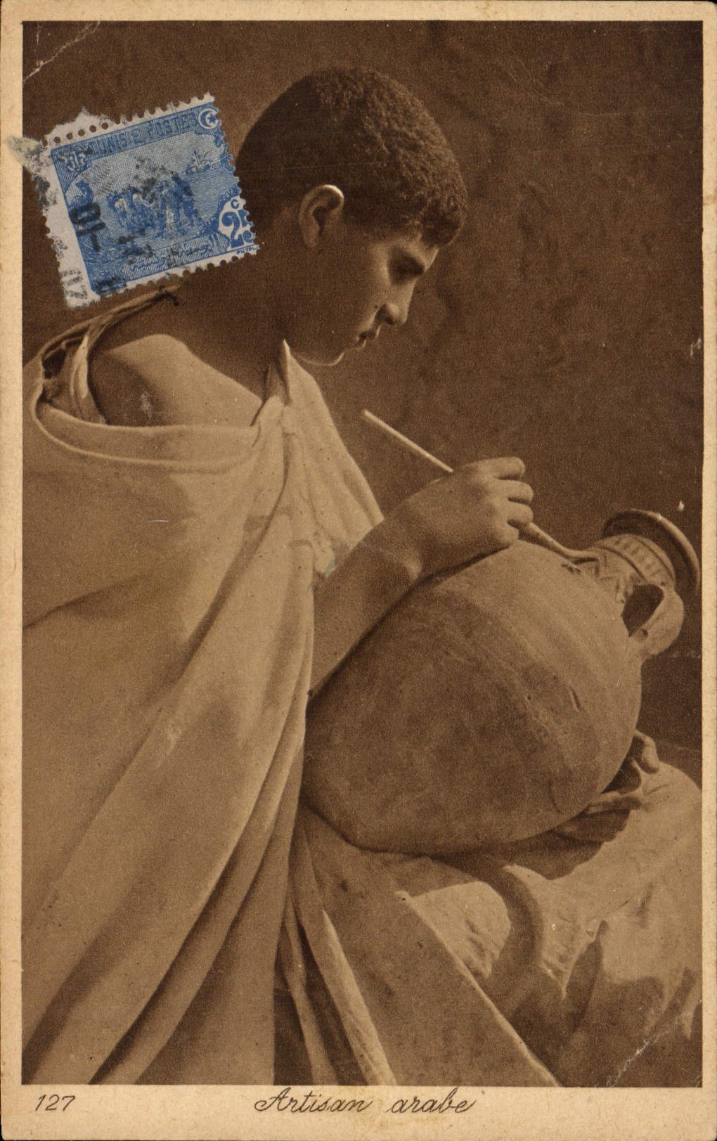 Artisan arabe — jeune garçon décorant un vase — Éditeur L. T. n° 127