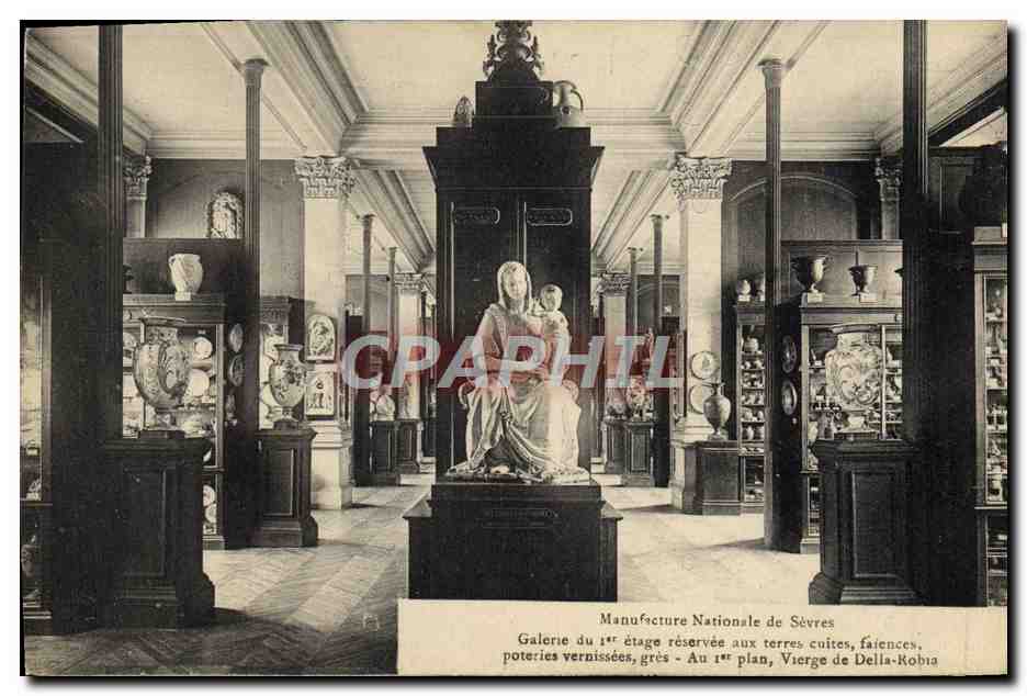 CPA Poterie Ceramique Manufacture nationale de Sevres Galerie du 1er etage 