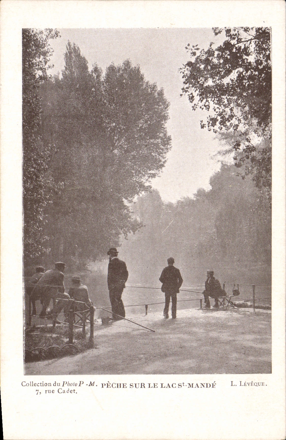 CPA Photographie Leveque Peche sur le lac de St Mande Pecheur