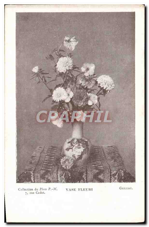CPA Photographie Grilliat Vase fleuri 