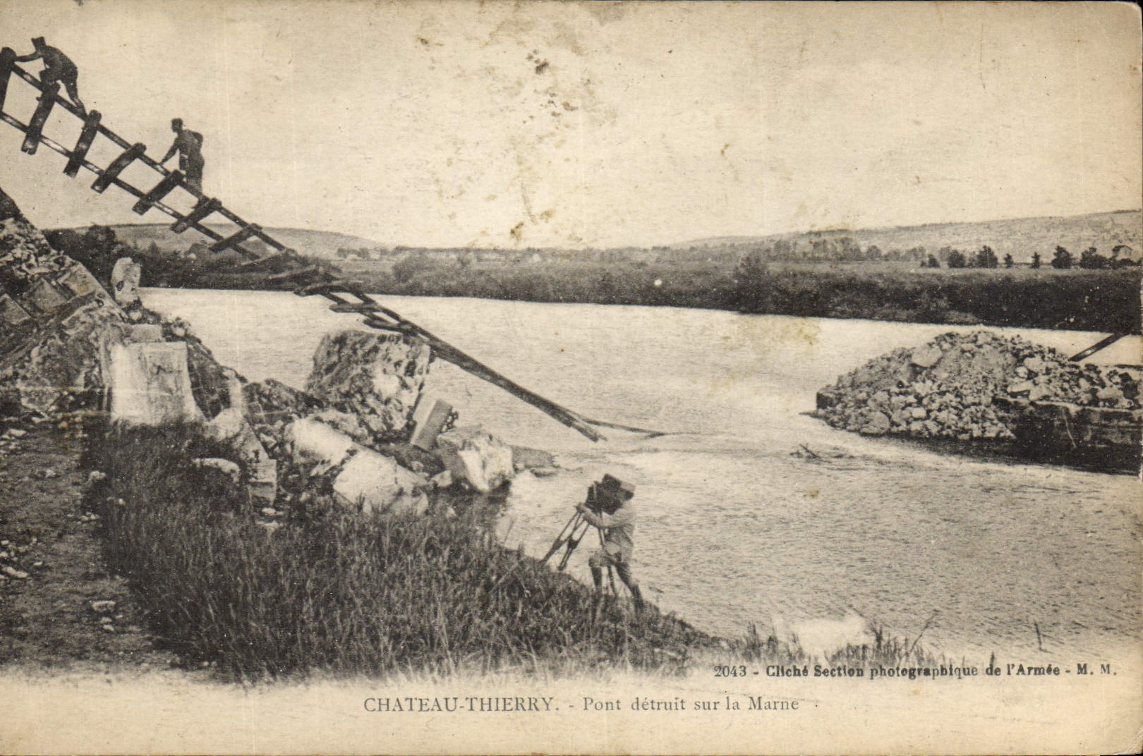 CPA Photographie Chateau-Thierry Pont detruit sur la Marne Militaria